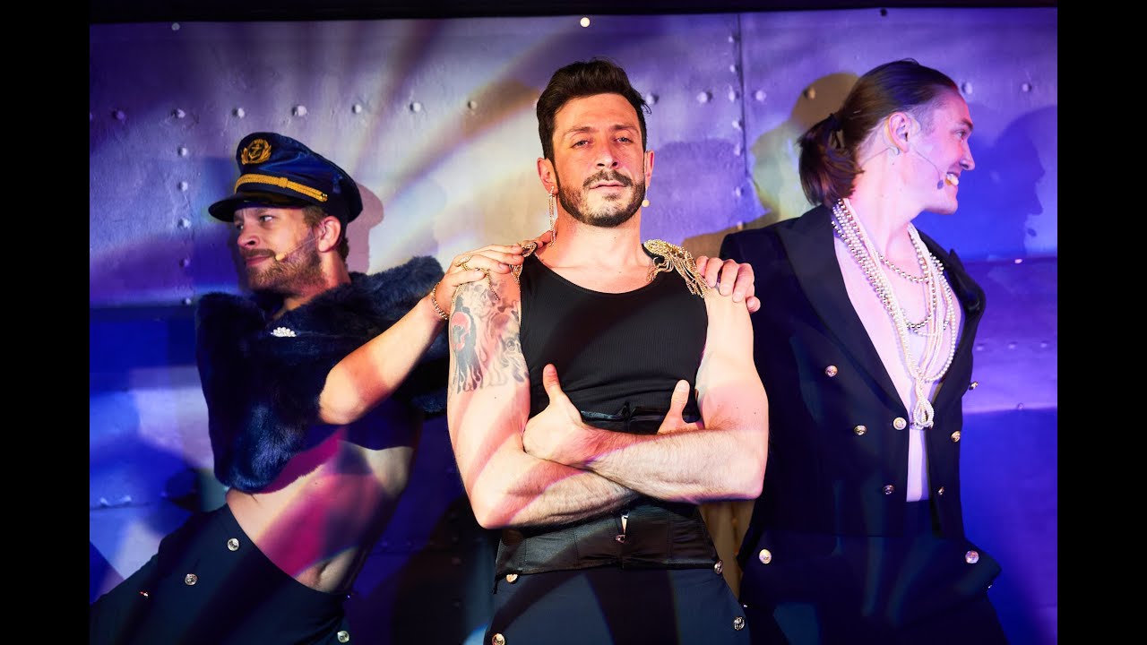WELLEN, STURM UND STEIFE BRISEN - Die Matrosen-Show