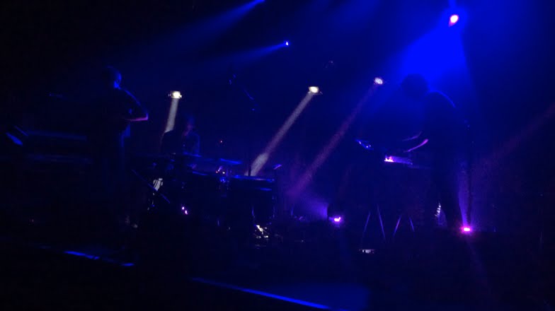 Fragments sort son album Imaginary seas
