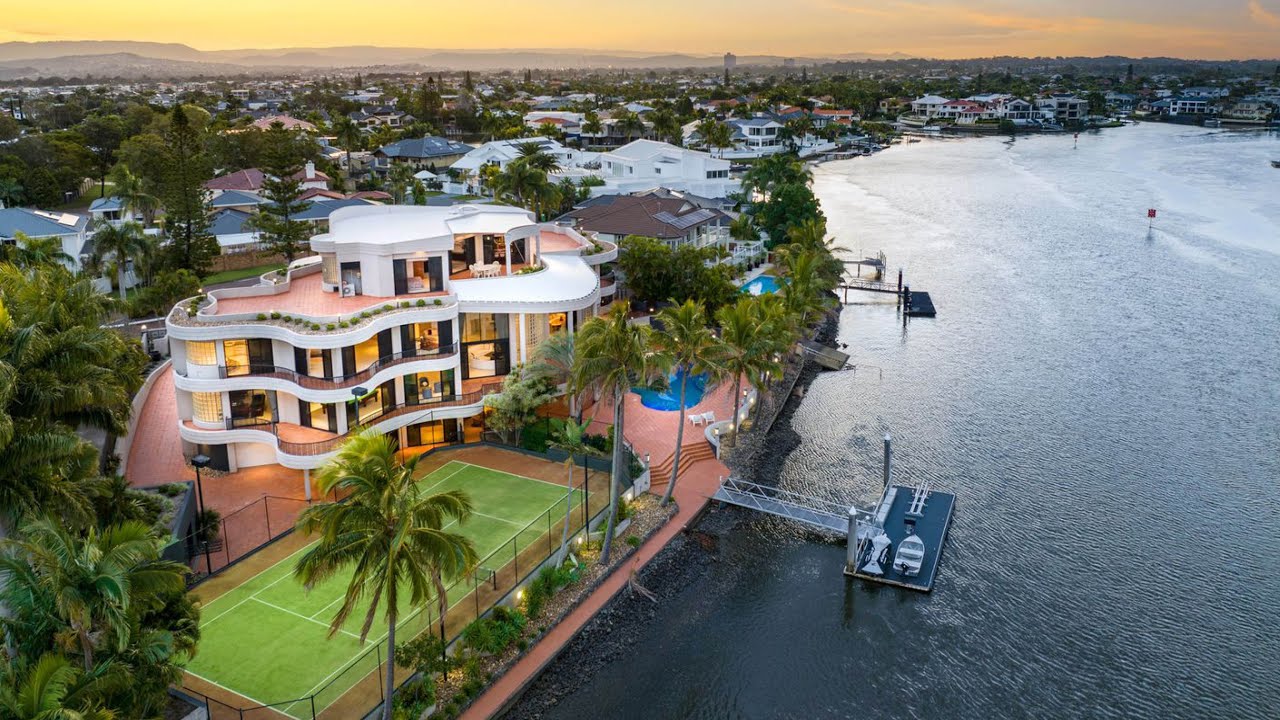 16-18 Marseille Court, Sorrento Qld 4217