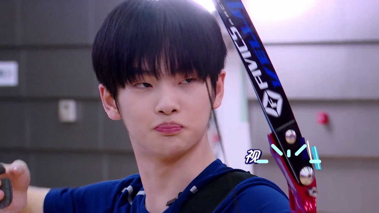 【周震南 Vin Zhou Zhennan】超新星全运会【花絮】周震南迟到被罚30个俯卧撑，射箭偏右是隐疾？