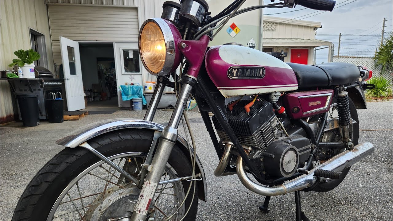 Take a quick ride with me on my 1970 Yamaha R5 350