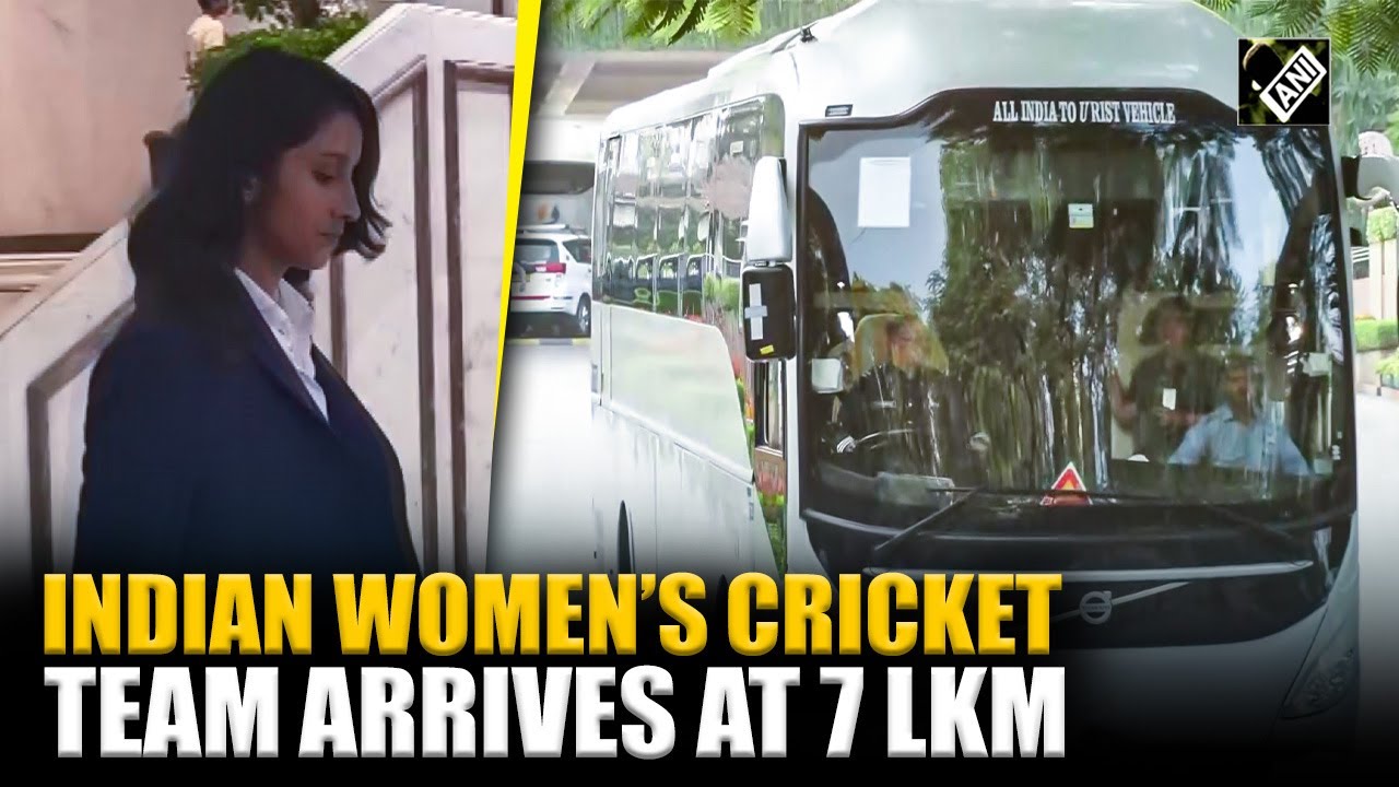 Indian Women&rsquo;s Cricket Team arrives at 7 LKM, to meet PM Modi shortly