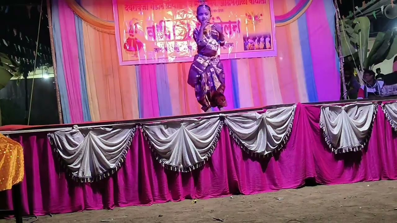 मुळीच नव्हतं रे कान्हा..' गाण्यावर पहिलीच्या मुलींचा डान्स देवरावजी गेडाम आदिवासी आश्रम शाळा वाघोली.