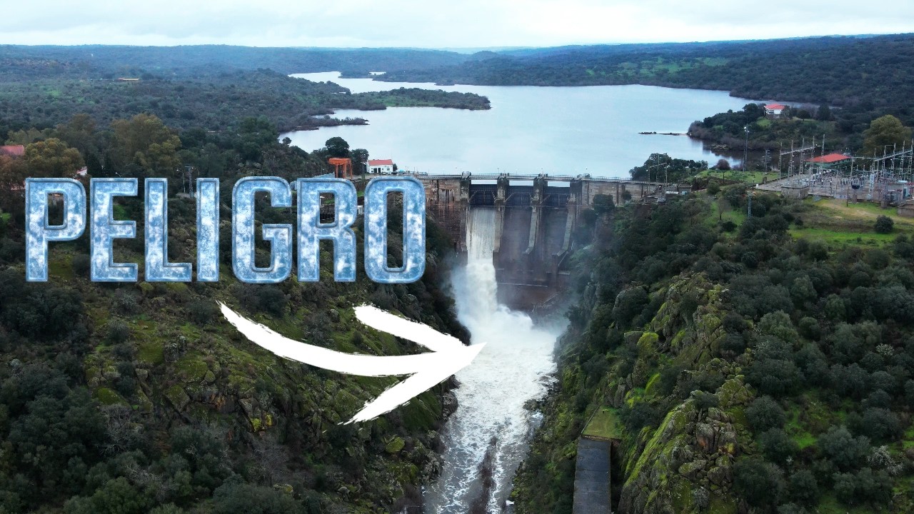 Embalse ABRE SUS COMPUERTAS y provoca una gran INUNDACION.