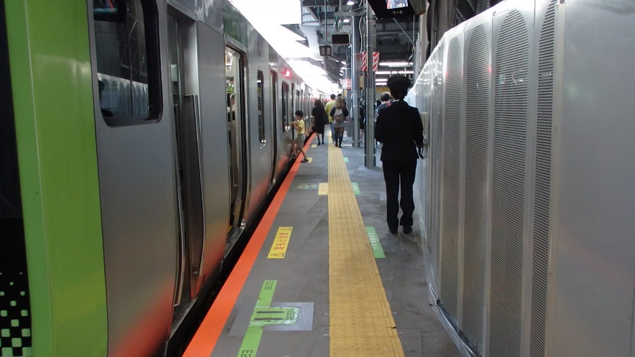 山手線渋谷駅での女性車掌動作MT１