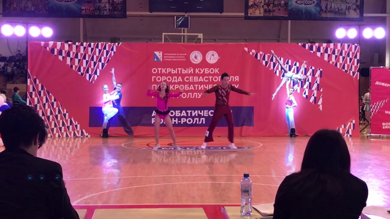 Акробатический рок-н-ролл В-класс мужчины женщины