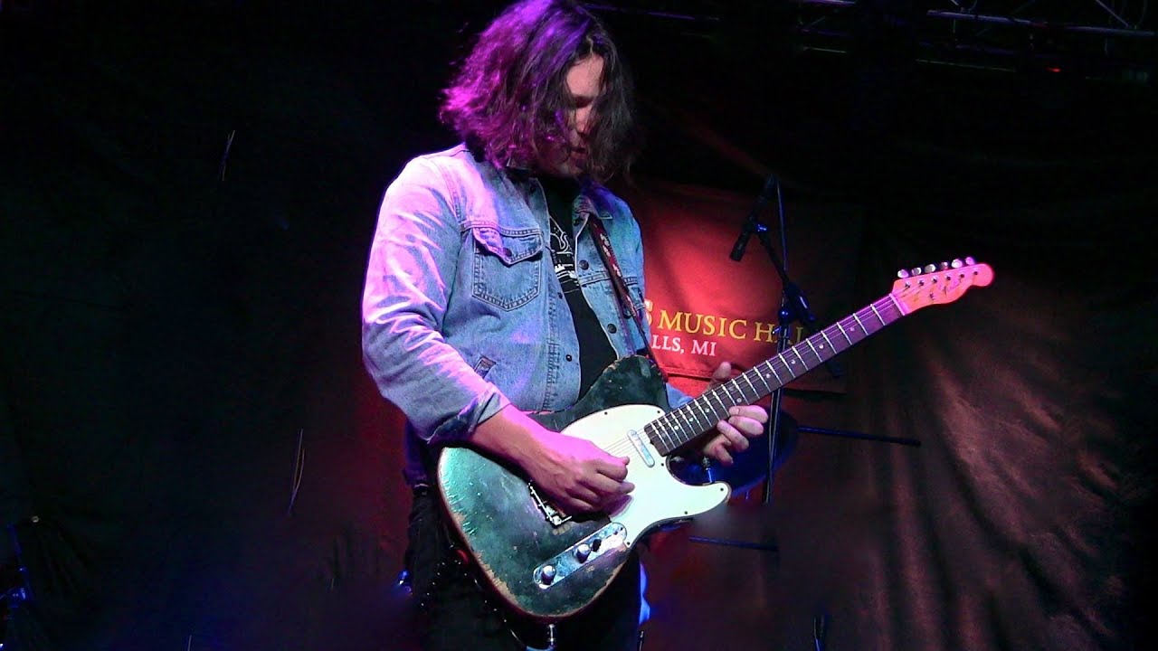 ''GOTTA LEAVE'' - DAVY KNOWLES @ Callahan's, Dec 2017  (outstanding 1080HD)