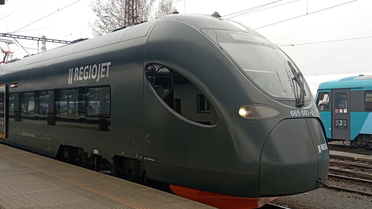 Elektrická jednotka řady 665 002-2 CRRC Sirius. Kolín 9.3.2024