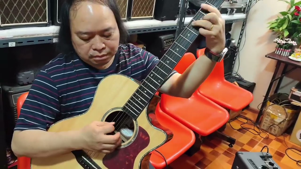 ဆရာချစ် ဂစ်တာစမ်းနေခြင်း Chit San Maung Guitar Skills 2025
