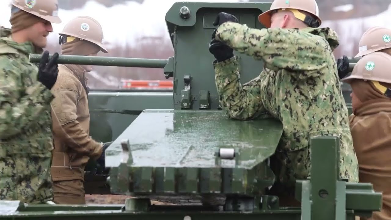 ВМС США, в частности инженерные войска &laquo;Сибис&raquo;, строят в Норвегии 14-пролетный балочный мост сред...