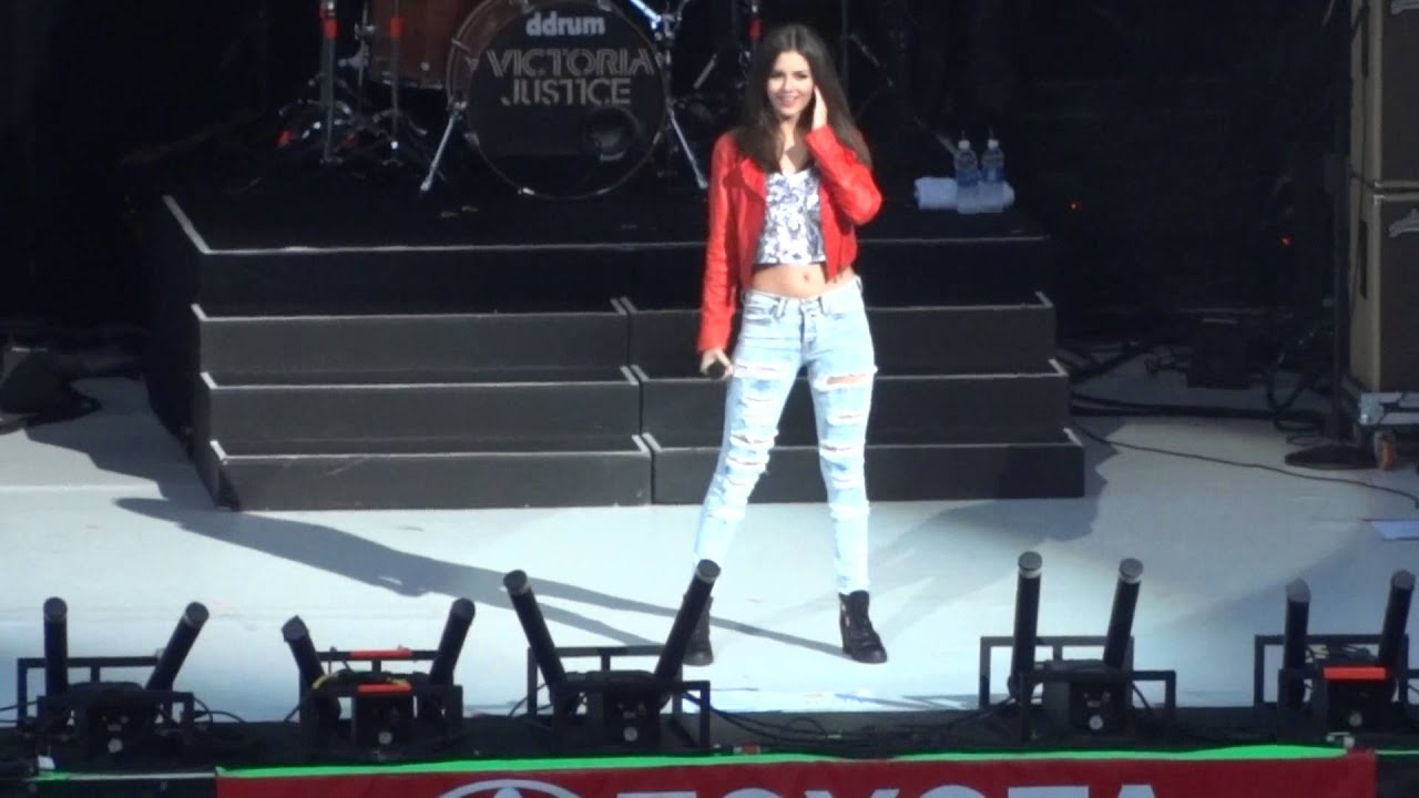 Victoria Justice - 