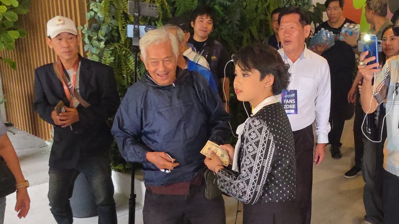 แฟนเพลงน้องต้นข้าวมากันเยอะมาก