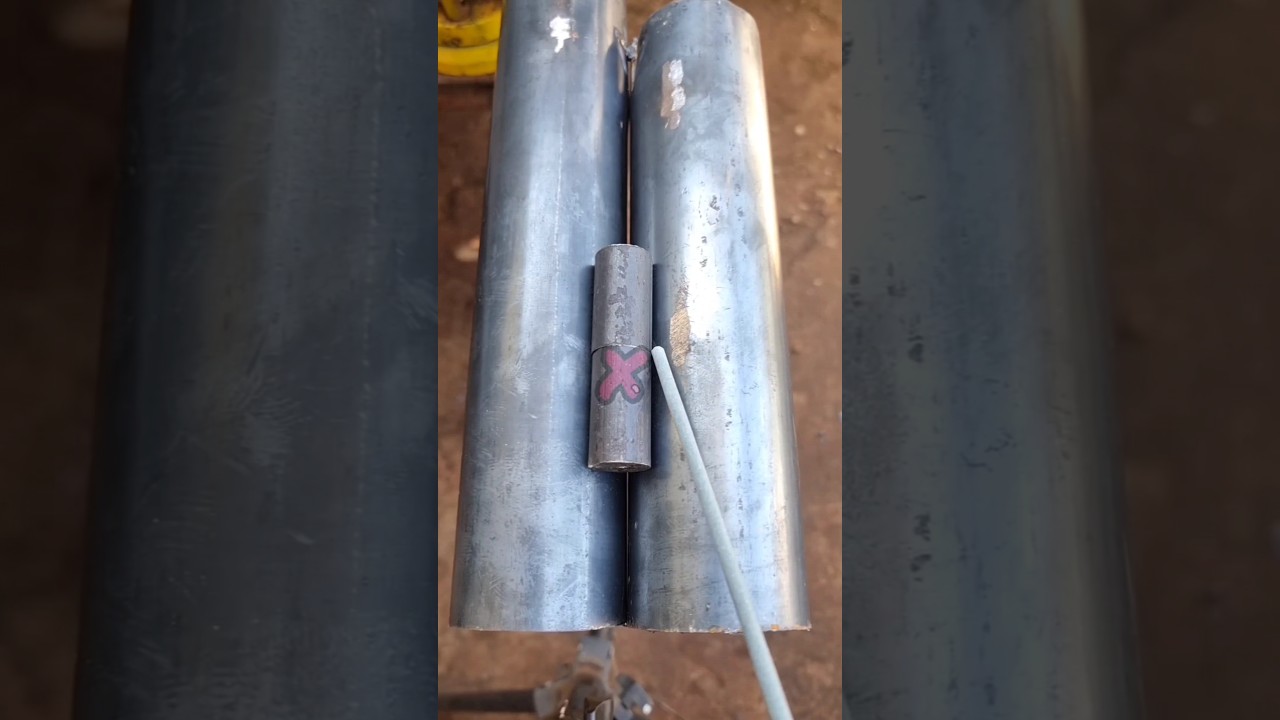 how to install hinges on round pipes #welding #skills #hinges #mechanisms
