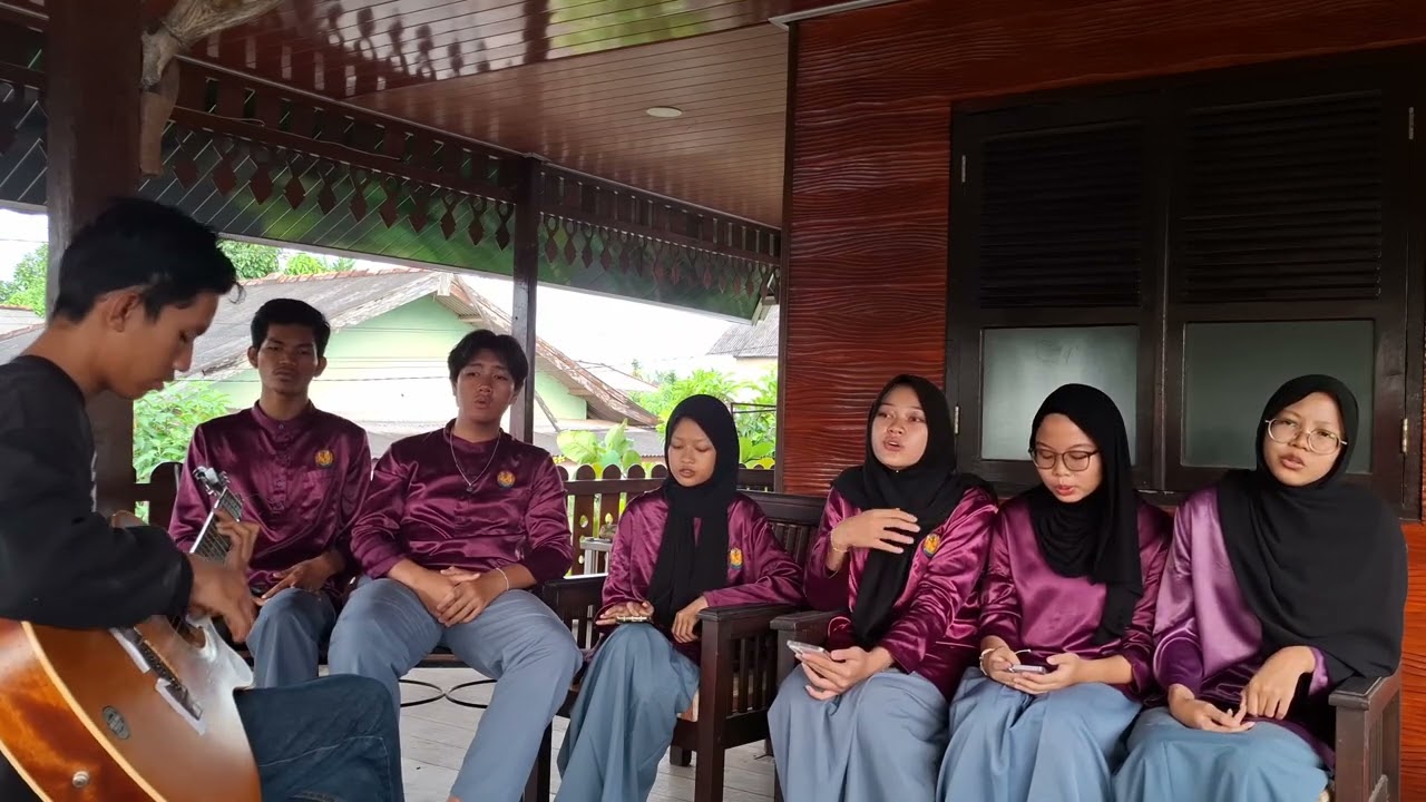 Kelompok 3 [Bahasa Indonesia]  - MUSIKALISASI PUISI 