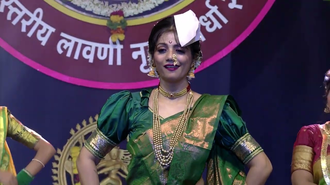 आज काल पाटलांचा लई रुबाब बाई लई रुबाब....ऐश्वर्या बडदे : श्रीनाथ भैरव प्रोडक्शन ,लावण्यस्मृती,मुंबई