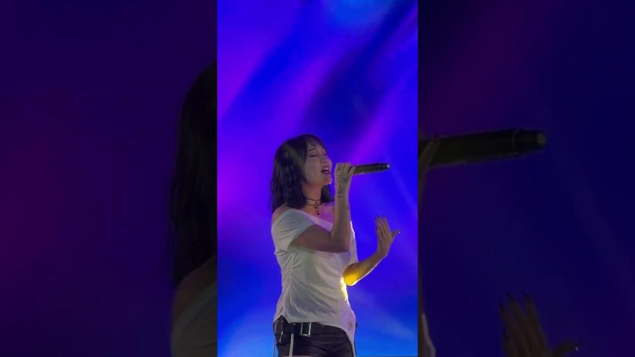 永慶不動產尾牙請藝人陳芳語來唱逆光，本人超美、很漂亮#陳芳語 