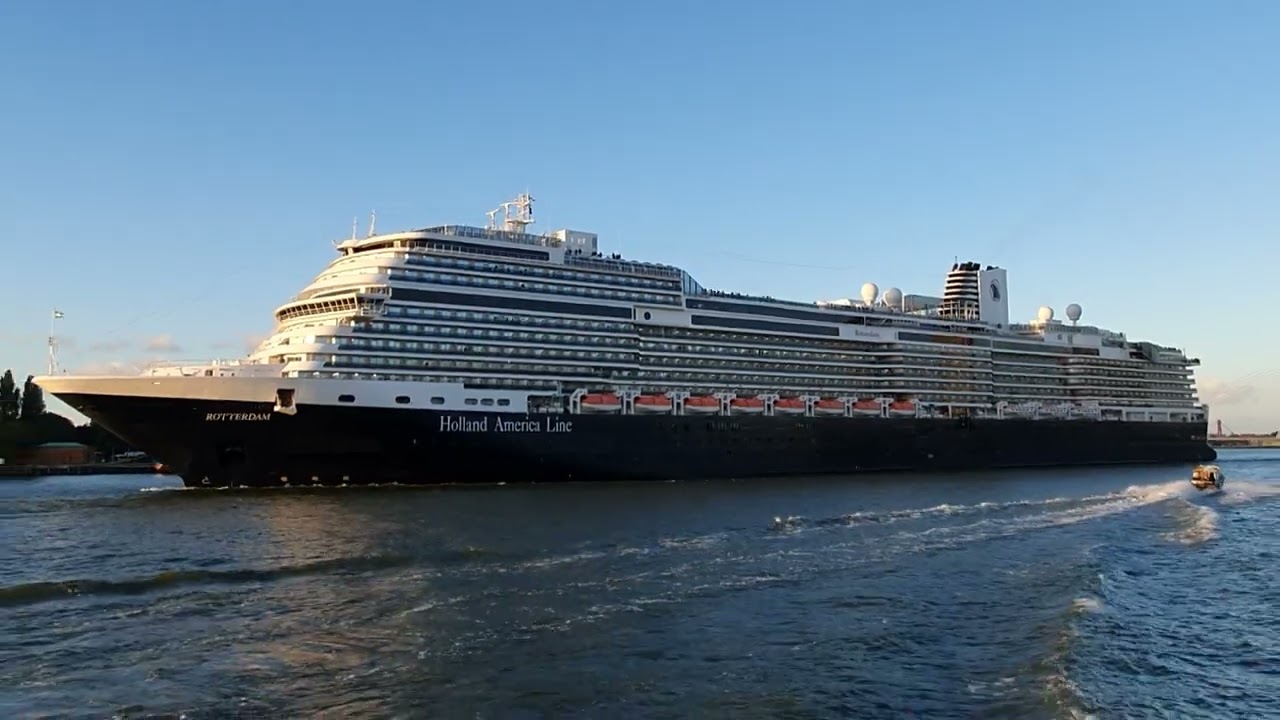 cruiseschip Ms Rotterdam vertrekt uit Rotterdam richting Noorwegen