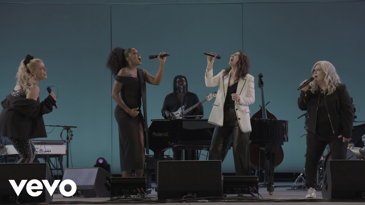 Sara Bareilles, Renée Elise Goldsberry, Paula Pell, Busy Philipps - 4 Stars (Live [Again])
