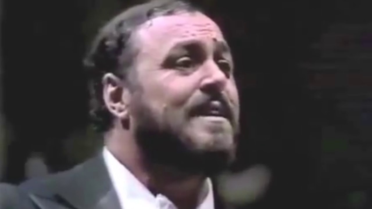 Pavarotti - La Donna è Mobile
