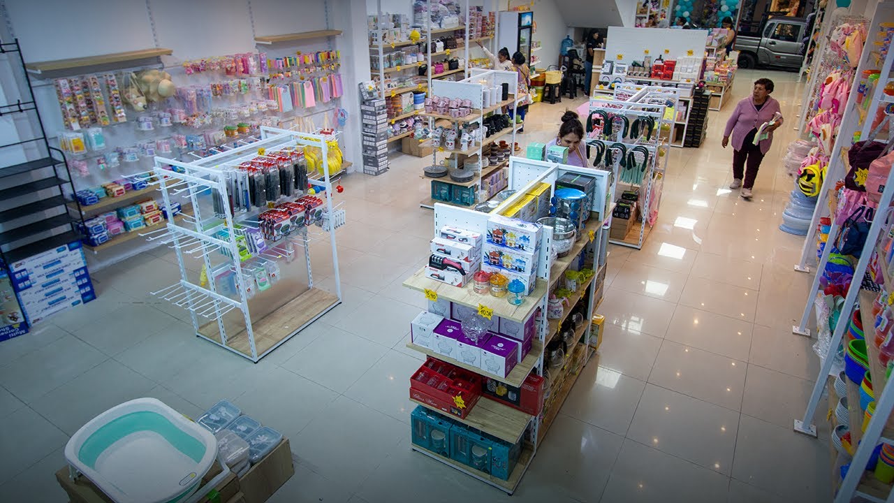Proyecto "Fabi Modas" - Góndolas y Mobiliarios para Tiendas de Importaciones