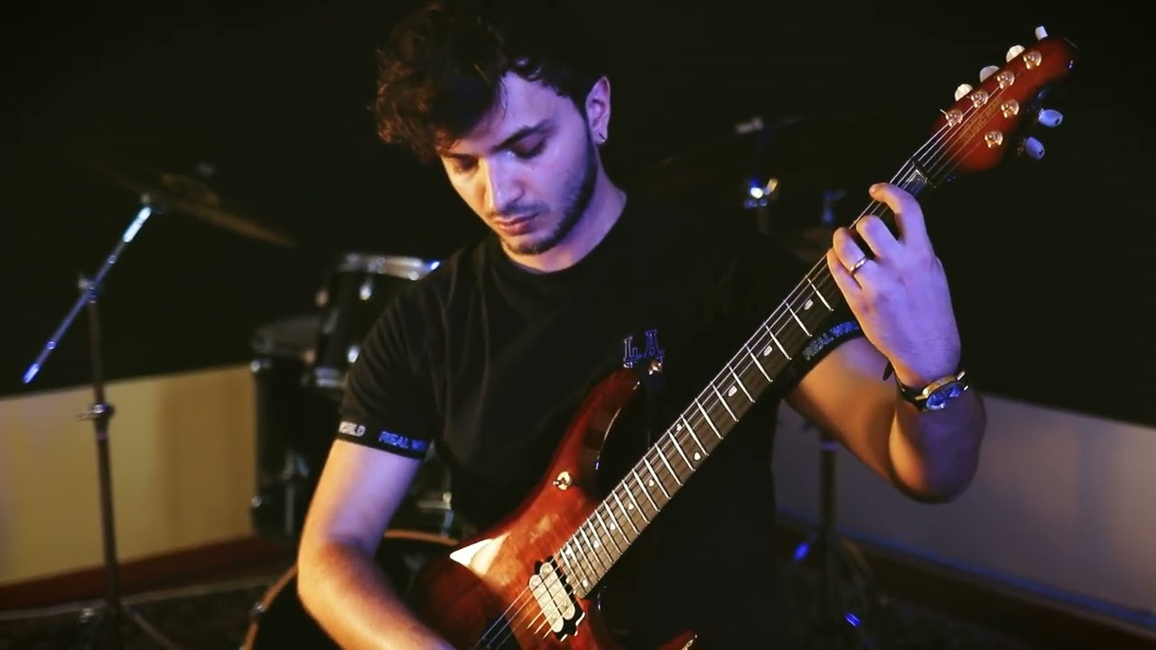 I play my ten favorite solos from Dream Theater in sequence (really a lot of notes). Andrea Mustari