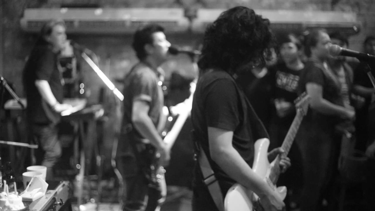 คนหนังเหนียว (คาราบาว) - เสก Loso Live at Parking toys