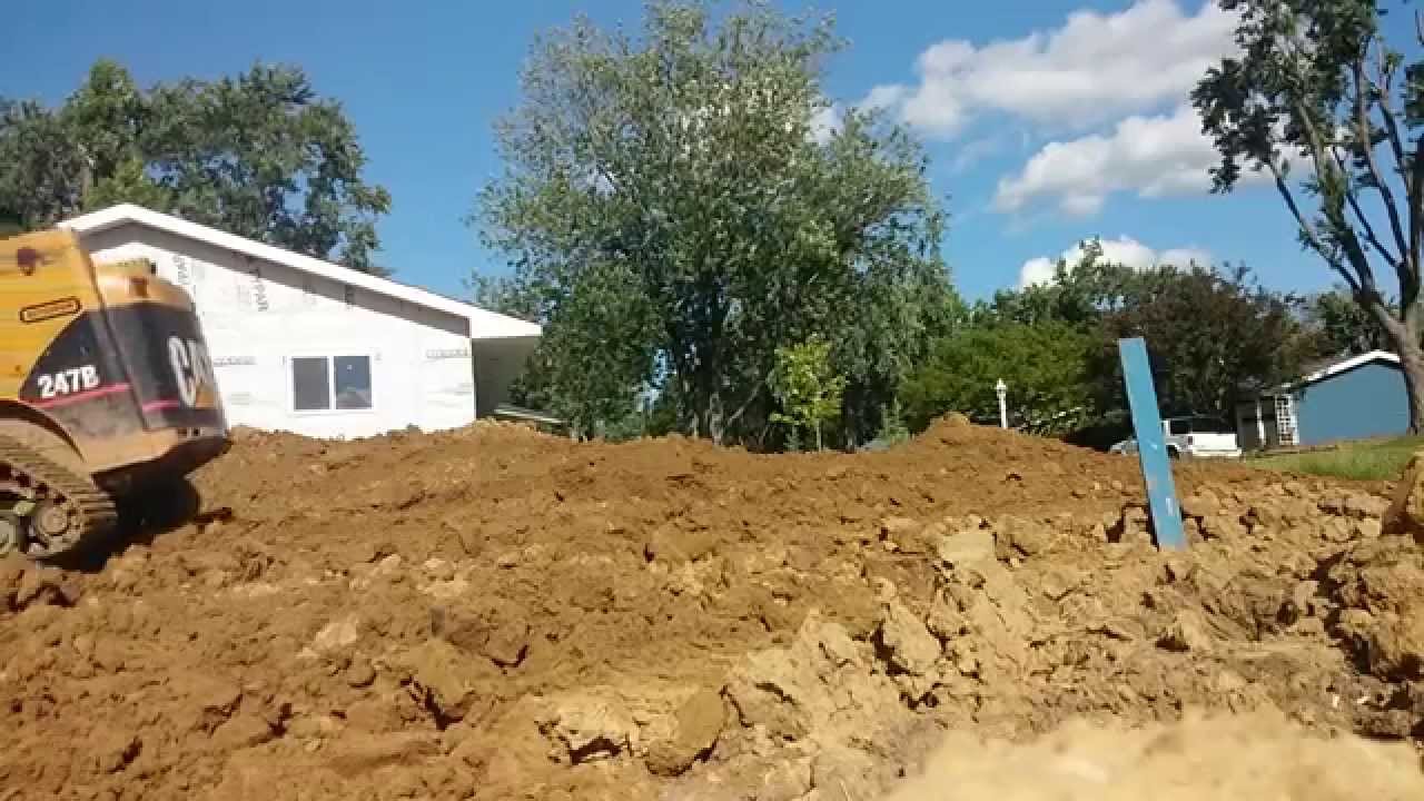 Cat Skidsteer pushing fill
