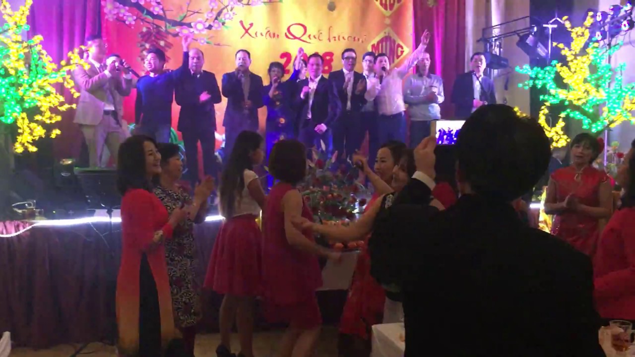 Màn nhảy tập thể  không chỉ  đặc sắc và còn rất  đặc biệt của chị em VARNSDORF .