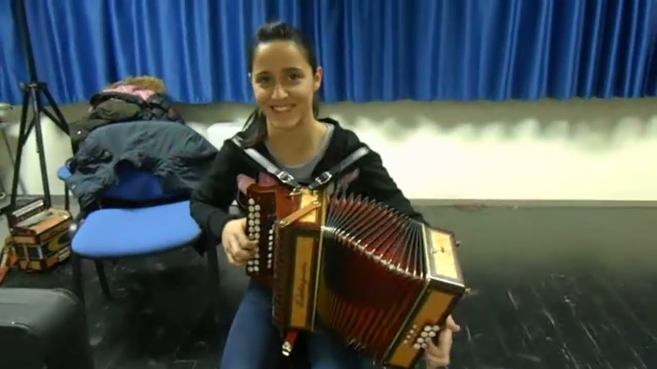 Valentina  Chirra  ballo sardo   passu torrau  area tre  cagliari scuola di ballosardo