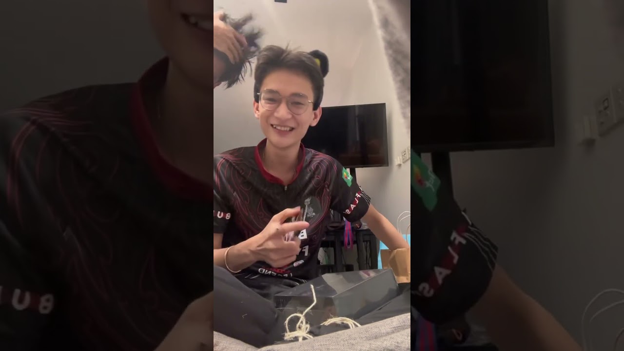 Unboxing gifts 🤩  By CHMA