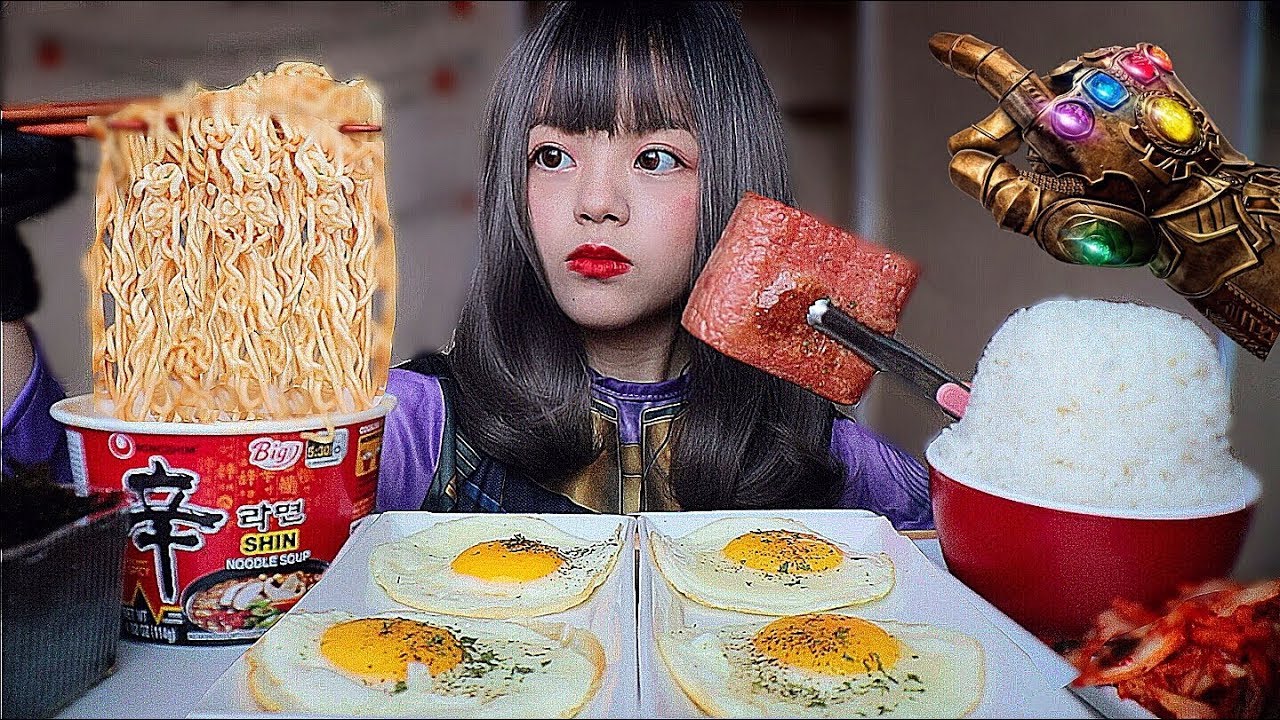 SPICY RAMEN, GIANT SPAM, KIMCHI, WHITE RICE(Korean Home Meal) Halloween Mukbang 🎃 타노스 선배님 마지막 집밥 먹방