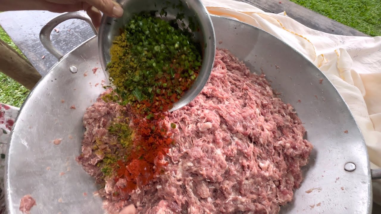 ￼ Veja quantos quilos # deu de linguiça  banha  Carne e torresmo um porco caipira de 43 quilos…