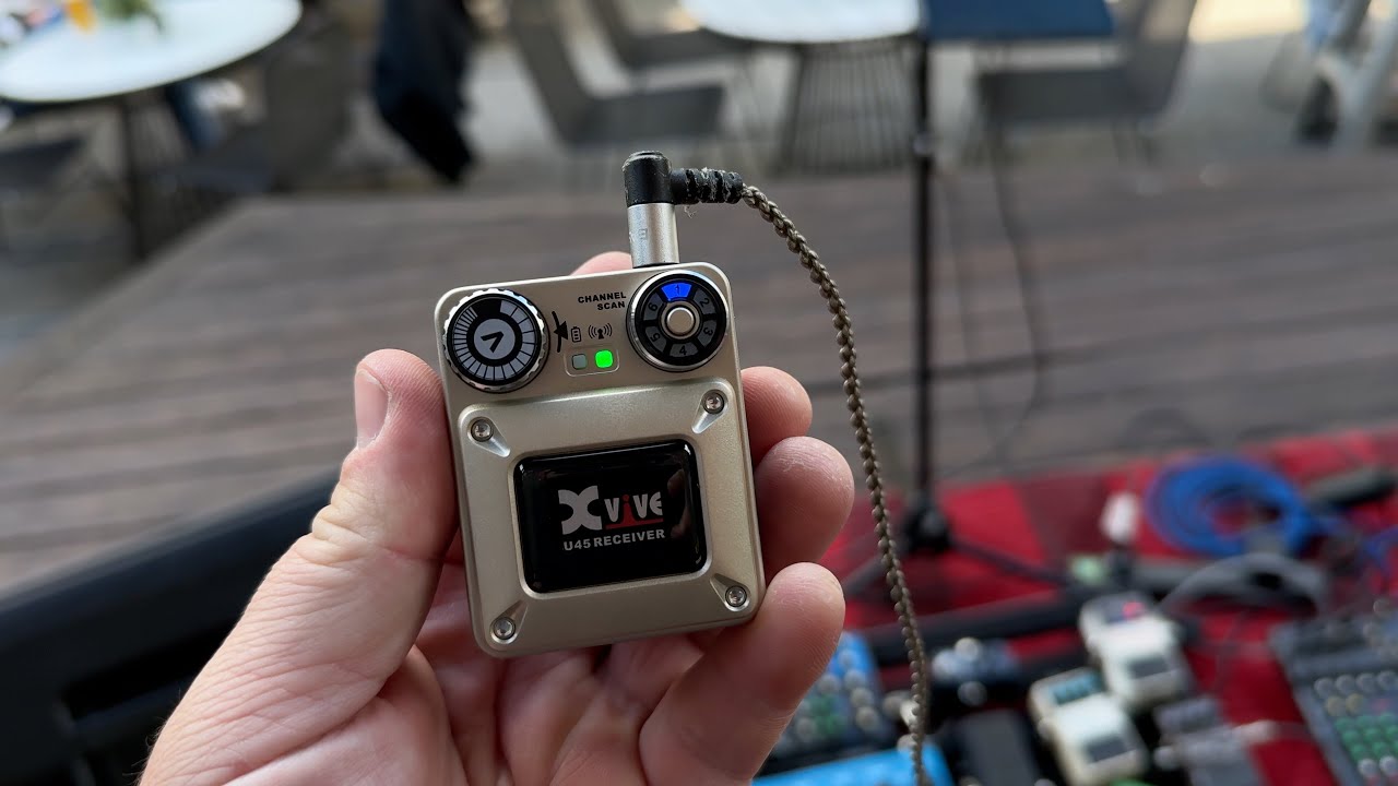 Xvive U45 Wireless in-Ear Monitor System with 5.8GHz Transmitter and Receiver