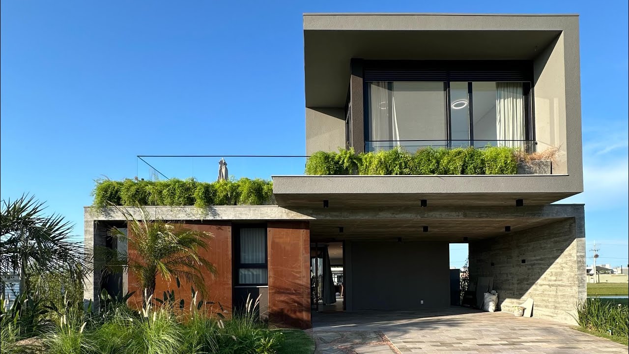 AMARE | CASA BEIRA LAGO COM 4 SUÍTES, MOBILIADA NA AVENIDA PRINCIPAL