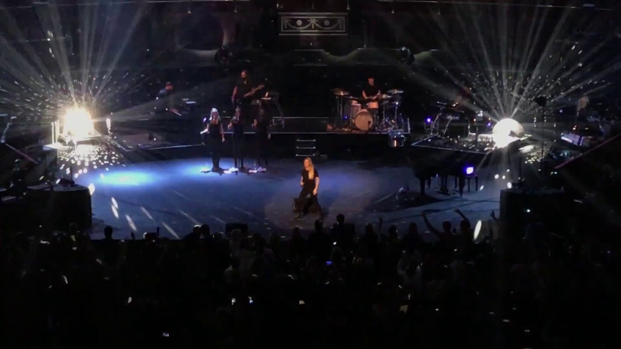 Ellie Goulding - Love me like you do (live in London)