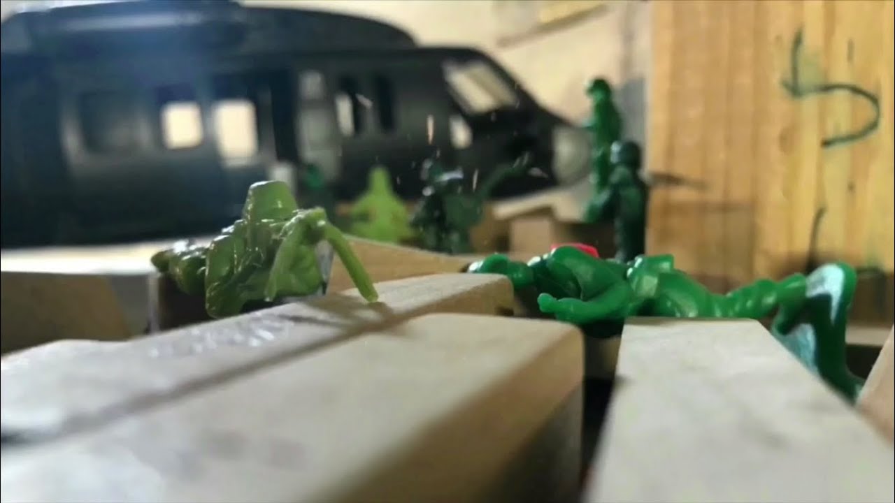 Army Men. GREEN VS TAN: BRIDGE BATTLE