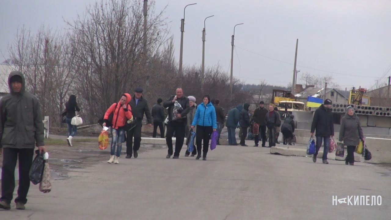 Мост, ведущий из Станицы Луганской в город Луганск. Дорога жизни