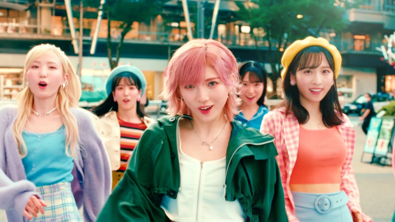 AKB48・岡田奈々&小栗有以&本田仁美、総勢12人の人気メンバーが集結！　新曲「根も葉もRumor」に合わせてダンス　ABC-MART「ニューバランス327 Walking Dance」新WebCM