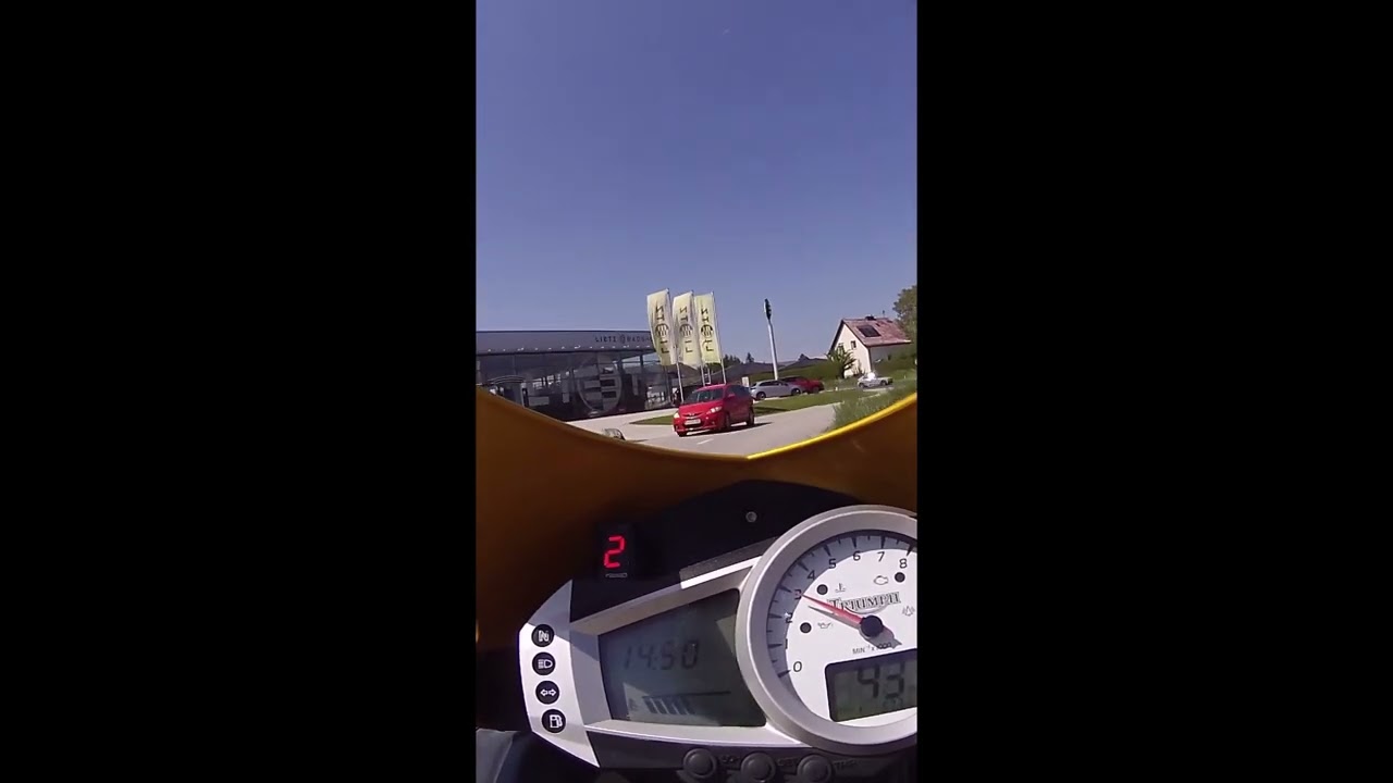 Triumph Speed Triple 1050 with Healtech Quickshifter