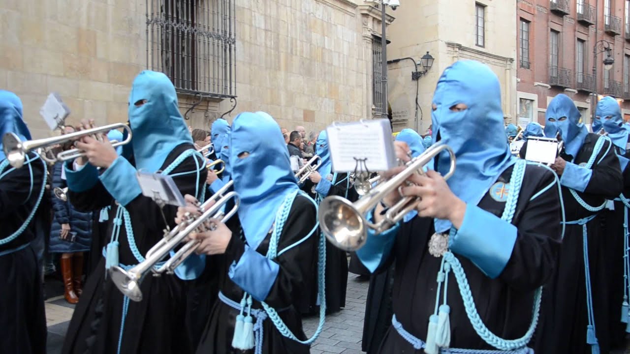 Semana Santa León 2015 - Procesión del Santo Entierro de Minerva - 03 Santo Cristo de la Agonia