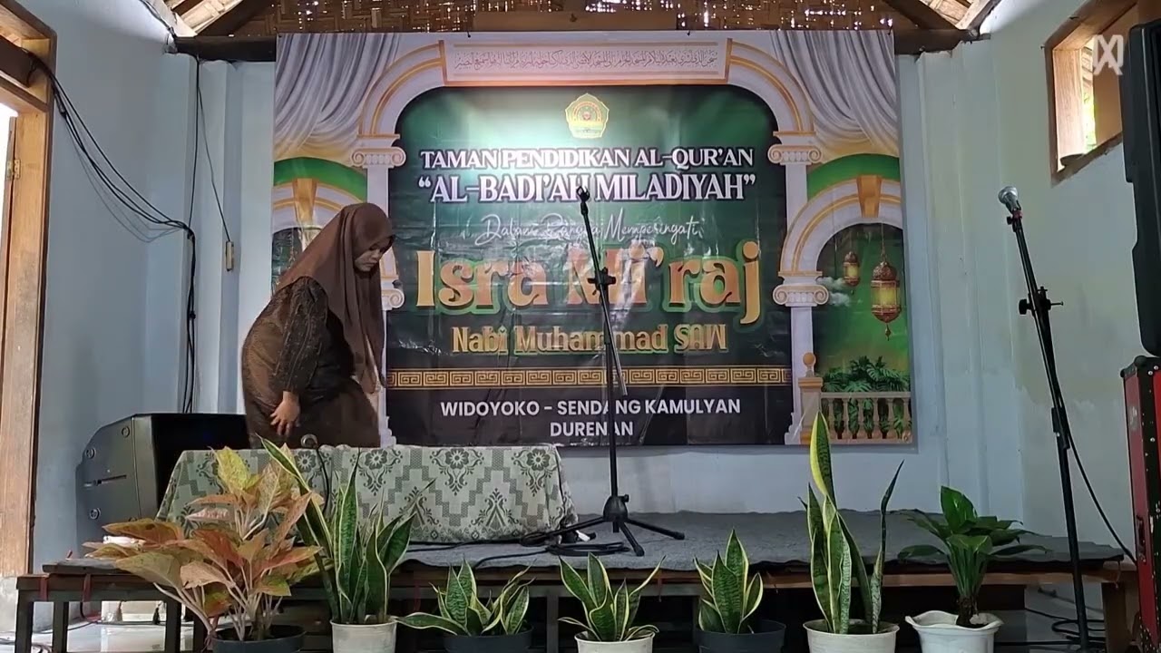 Penampilan santri TPQ Al- Badi'ah Miladiyah dalam rangka memperingati Isra' Mi'raj