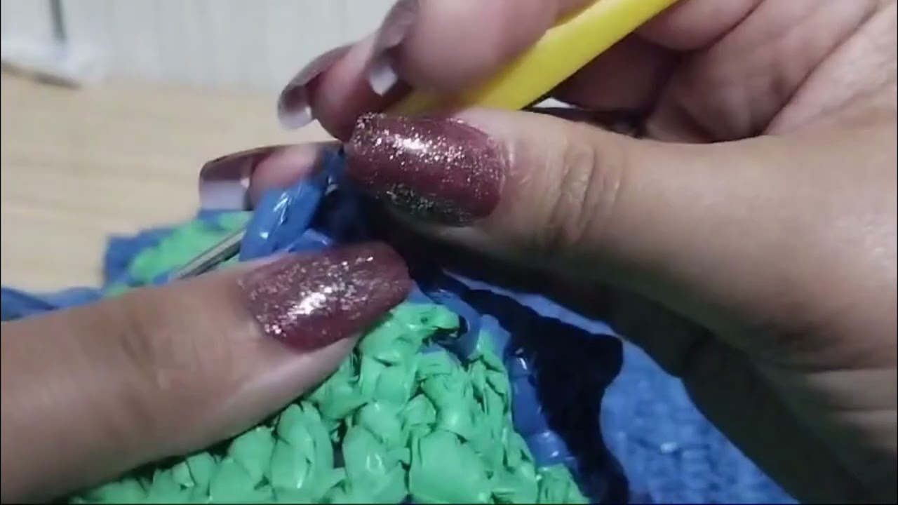 continuacao to tapete de sacola plastica .mimdesculpa pelo barunho apareceu avoz do meu marido