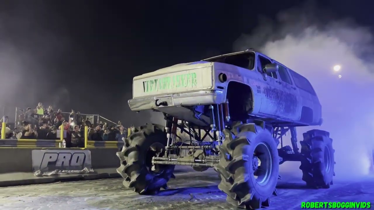 MUD TRUCKS BOGGIN IN FLORIDA!