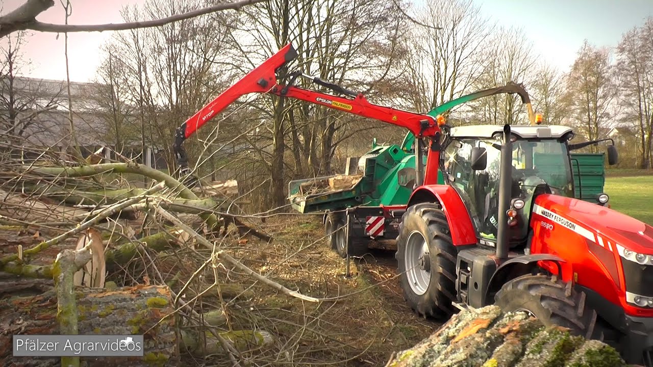 MASSEY FERGUSON 8690 + JENZ HEM 582 beim Hackschnitzel hacken