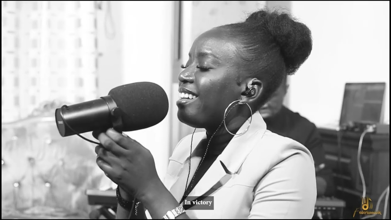 When the King of Glory steps in… everything changes. #CeCeWinans #federicomusiksession