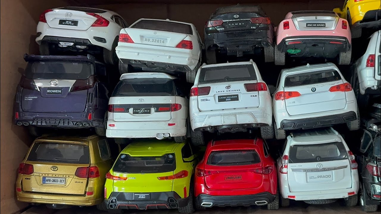 Leta find abox full of model cars,Toyota,Mefcedes,Bmw,Honda,Lexus,Alphard,Rr,Nissan,Mitsubishi