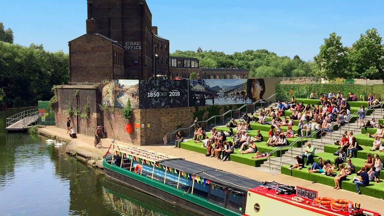 LONDON WALK | Regent's Canal at Granary Square from Battle Bridge Place | England