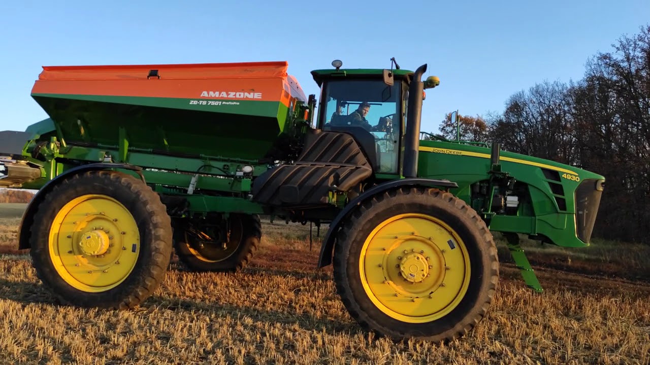 Распределитель AMAZONE на шасси старого самоходного опрыскивателя John Deere