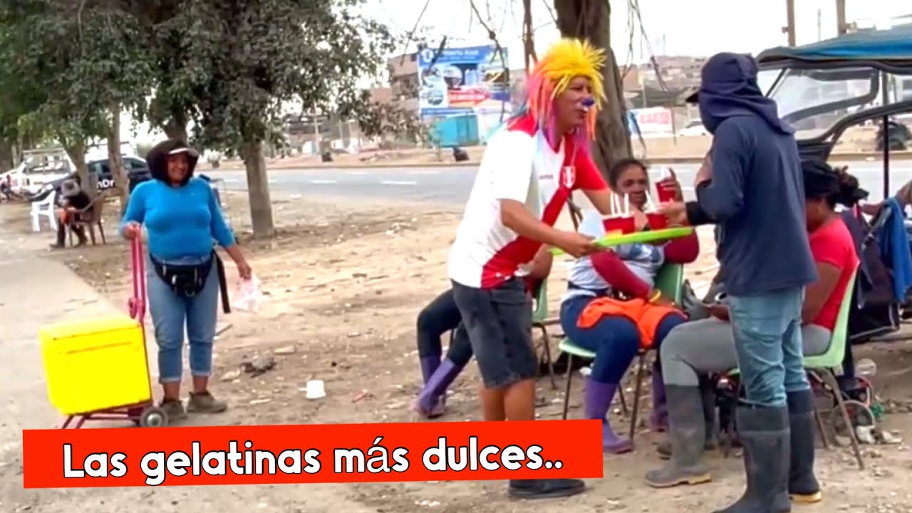 DULCE AYUDA: Apoyando a humilde vendedora de gelatinas en la calle.