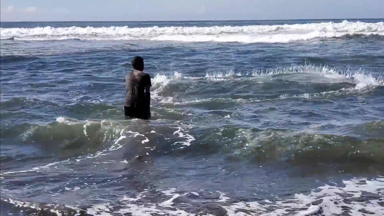 Nunca se percato este pescador del peligro que lo acechaba😱😱